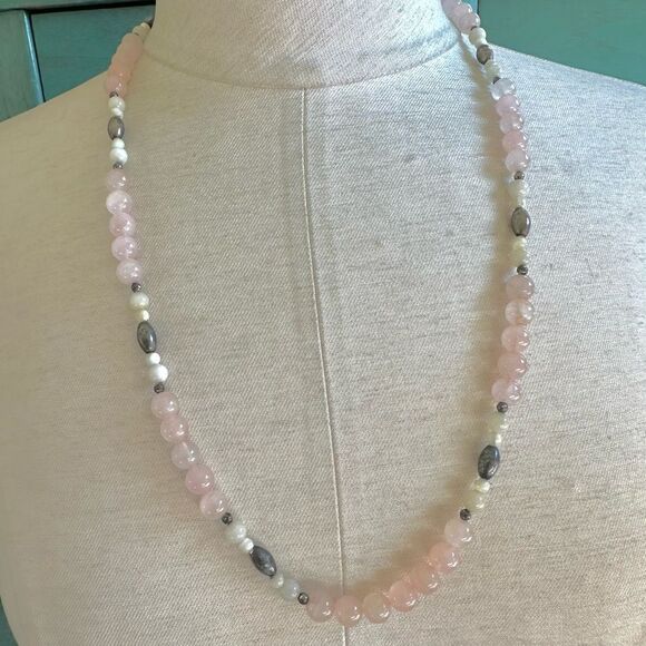 Rose Quartz, snow Quartz and mother of Pearl long necklace - Picture 2 of 10